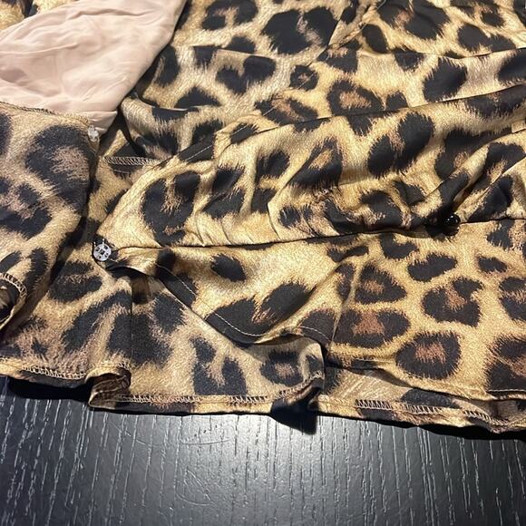 Fashion Nova Leopard Print Wrap Top size Large - Picture 3 of 5